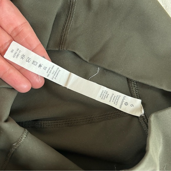 Lululemon - Wunder Under Crop hi-rise 21” Full On Luxtreme - Dark Olive size 6 - Picture 6 of 8